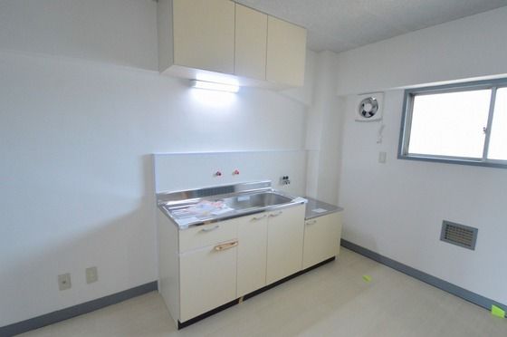 �y�L�b�`���z�@