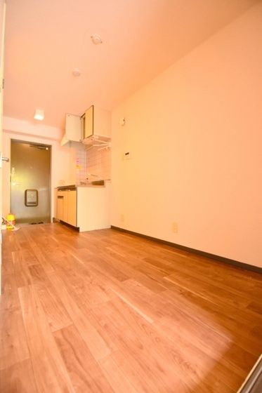 �y�����E���r���O�z�@