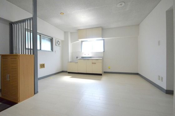 �y�����E���r���O�z�@