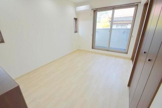 �y�����E���r���O�z�@