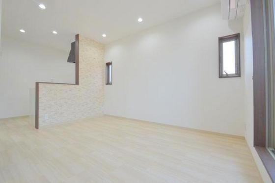 �y�����E���r���O�z�@