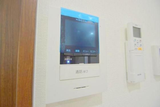 �y�Z�L�����e�B�z�@