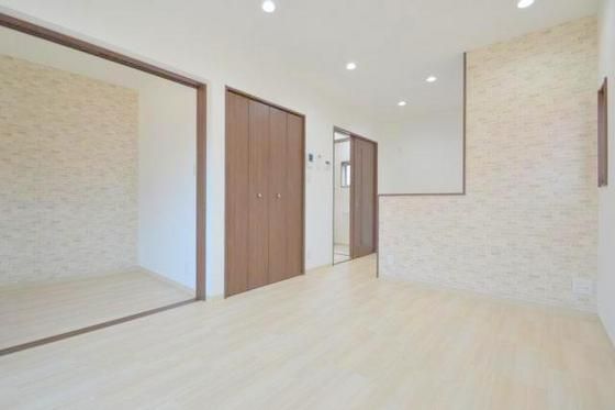 �y�����E���r���O�z�@