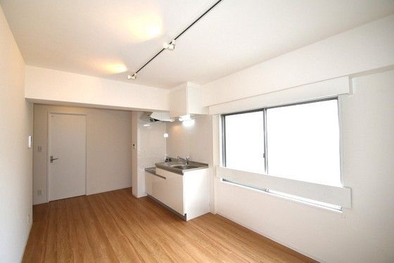 �y�����E���r���O�z�@