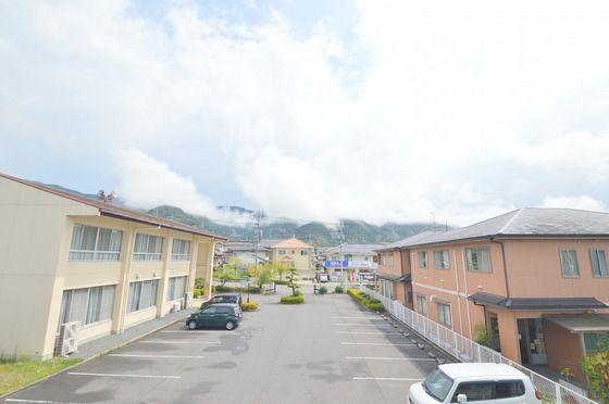 �y���]�z�@