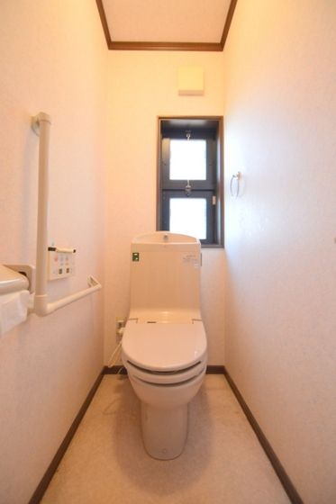 �y�g�C���z�@�g�C���͂P�K�ƂQ�K�ɂQ�ӏ�����(^O^)