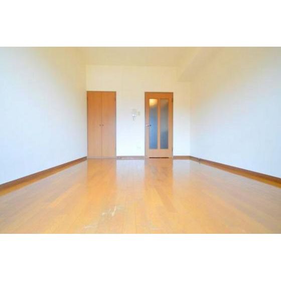 �y�����E���r���O�z�@