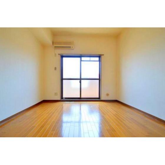 �y�����E���r���O�z�@