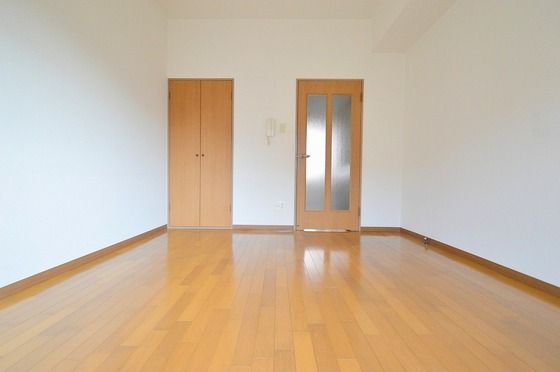 �y�����E���r���O�z�@