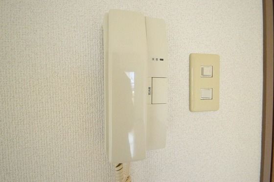 �y�Z�L�����e�B�z�@