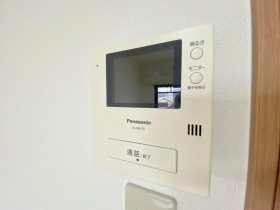 �y�Z�L�����e�B�z�@