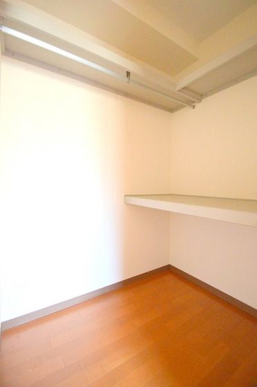 �y���[�z�@�E�H�[�N�C���N���[�b�g�ɂ����Ղ���[��