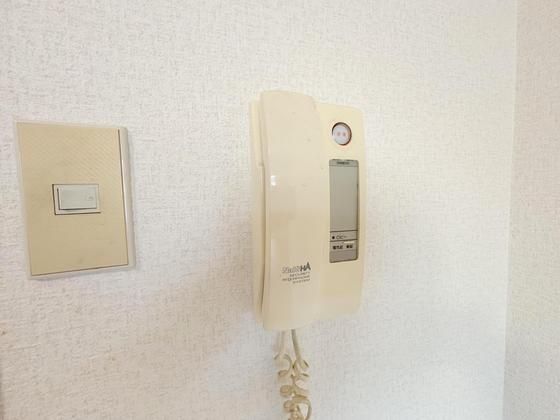 �y�Z�L�����e�B�z�@