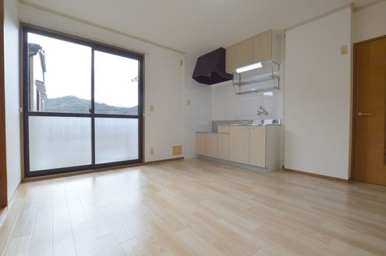 �y�����E���r���O�z�@