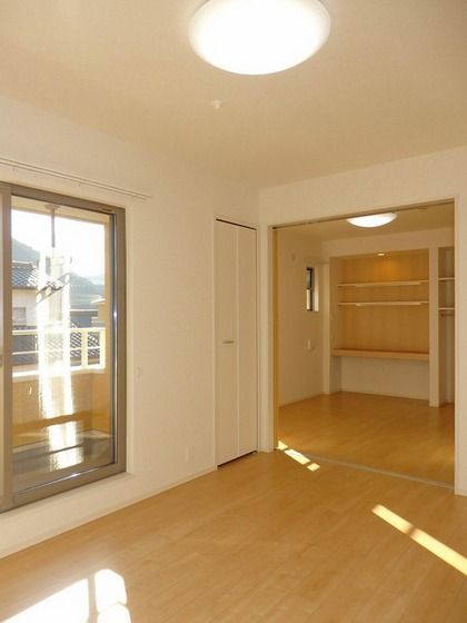 �y�����E���r���O�z�@