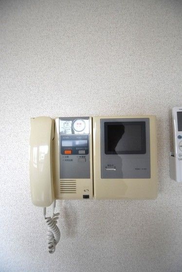 �y�Z�L�����e�B�z�@