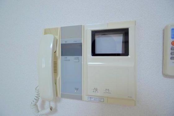 �y�Z�L�����e�B�z�@