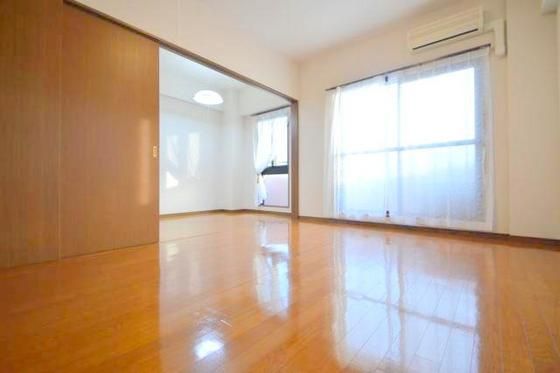 �y�����E���r���O�z�@������