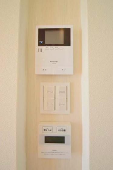 �y�Z�L�����e�B�z�@