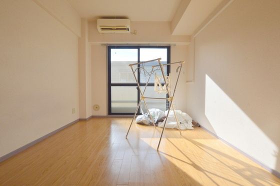 �y�����E���r���O�z�@