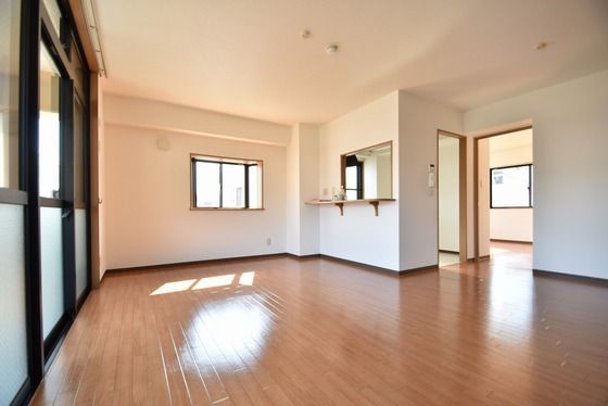 �y�����E���r���O�z�@