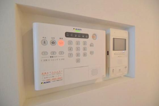 �y�Z�L�����e�B�z�@