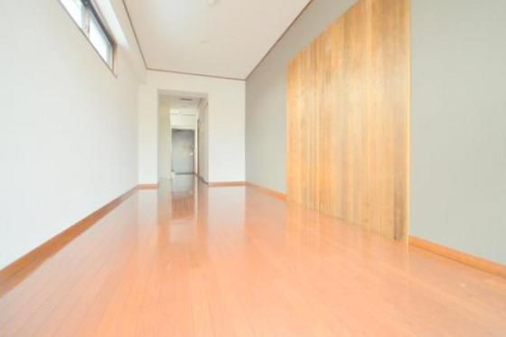 �y�����E���r���O�z�@�m���ɂ͂������ȃE�b�h�E�H�[���E�|�����v�ȂǃA�����W���y���݂ł���(*^�B^*)