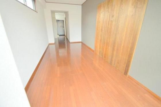 �y�����E���r���O�z�@�m���ɂ͂������ȃE�b�h�E�H�[���E�|�����v�ȂǃA�����W���y���݂ł���(*^�B^*)