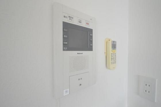 �y�Z�L�����e�B�z�@