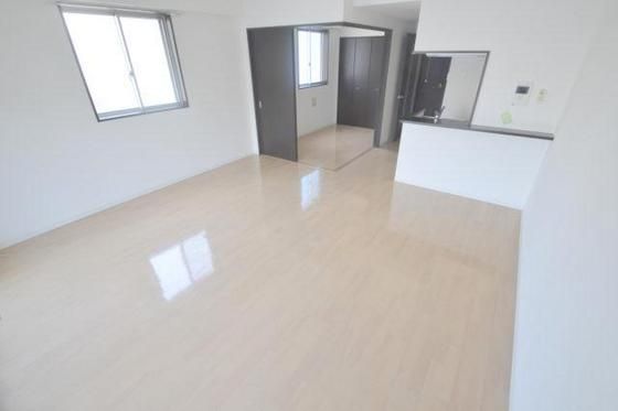 �y�����E���r���O�z�@