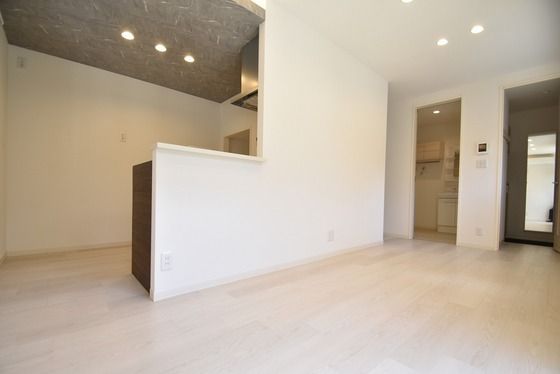 �y�����E���r���O�z�@