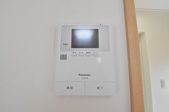 �y�Z�L�����e�B�z�@