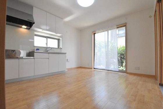 �y�����E���r���O�z�@