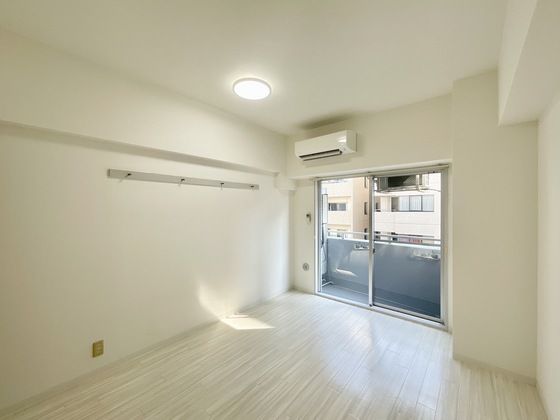 �y�����E���r���O�z�@