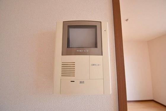 �y�Z�L�����e�B�z�@