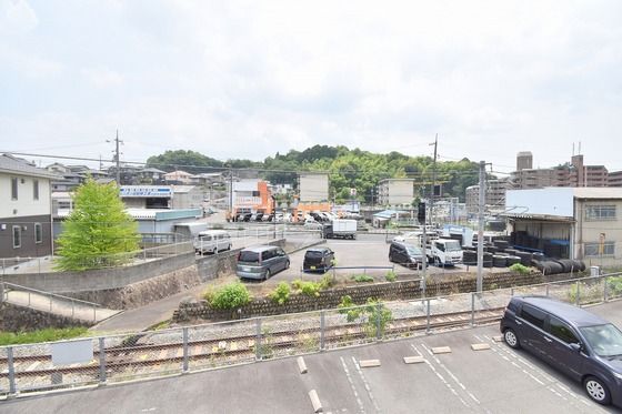 �y���]�z�@