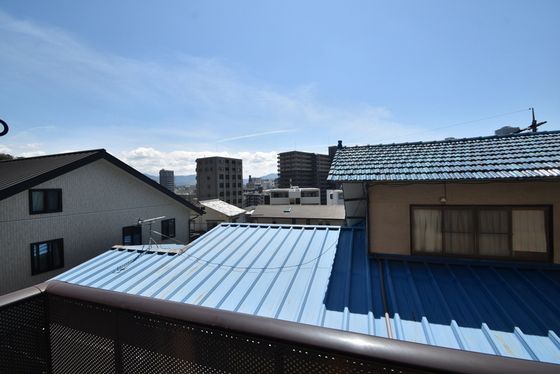 �y���]�z�@