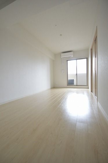 �y�����E���r���O�z�@