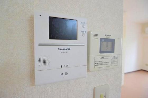 �y�Z�L�����e�B�z�@