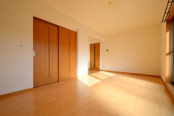 �y�����E���r���O�z�@