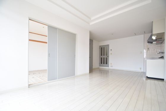 �y�����E���r���O�z�@