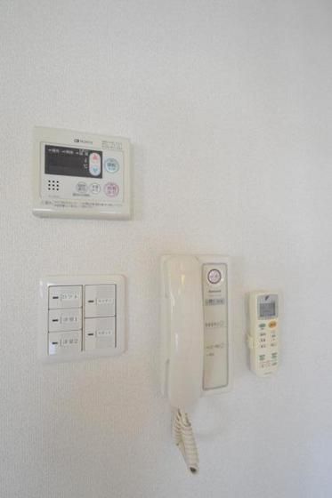 �y�Z�L�����e�B�z�@