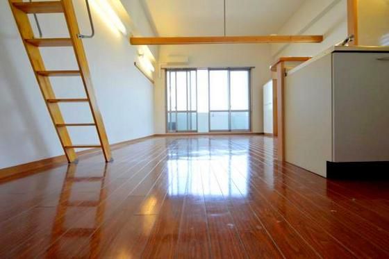 �y�����E���r���O�z�@