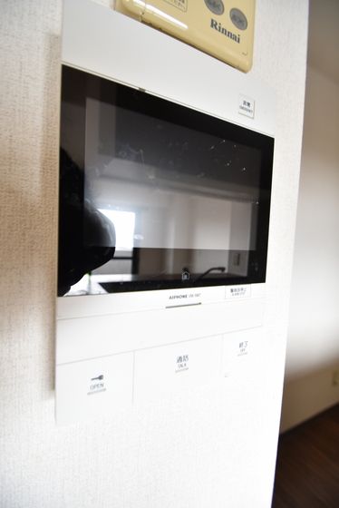 �y�Z�L�����e�B�z�@