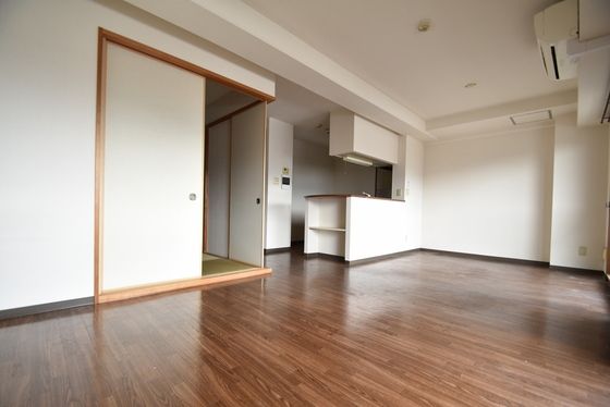 �y�����E���r���O�z�@