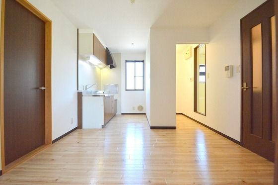 �y�����E���r���O�z�@