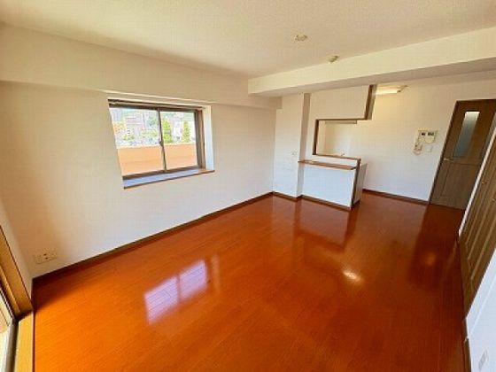 �y�����E���r���O�z�@