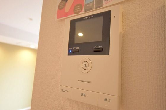 �y�Z�L�����e�B�z�@