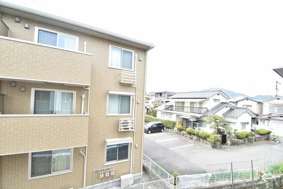 �y���]�z�@