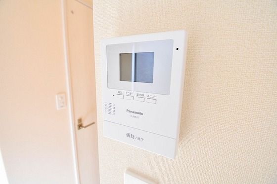 �y�Z�L�����e�B�z�@